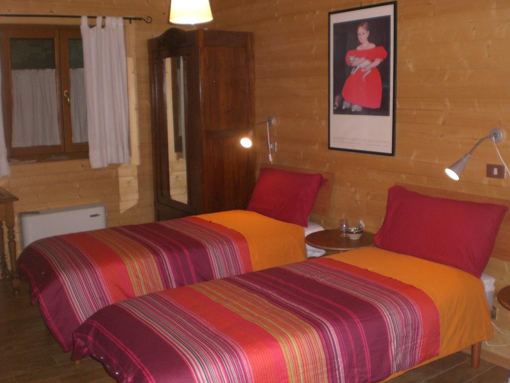Pera Rionda Bed & Breakfast Caprie Oda fotoğraf